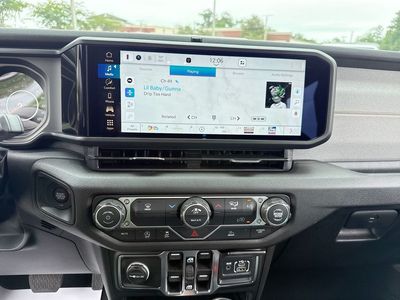 2026 Jeep Wrangler - Photo 24