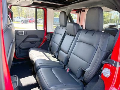 2026 Jeep Wrangler - Photo 25