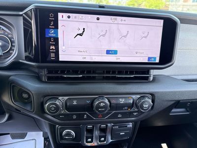 2026 Jeep Wrangler - Photo 22