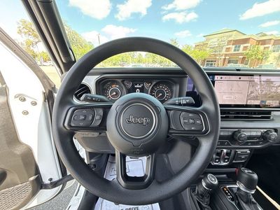 2026 Jeep Wrangler - Photo 14