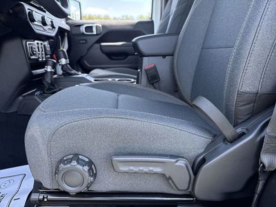 2026 Jeep Wrangler - Photo 12