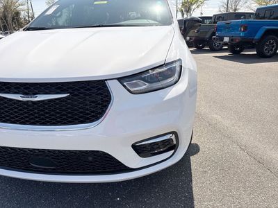 2026 Chrysler Pacifica - Photo 8