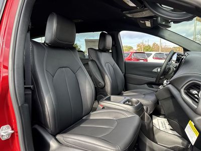 2026 Chrysler Pacifica — photo 28 view