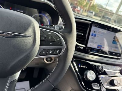 2026 Chrysler Pacifica — photo 16 view
