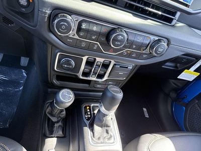 2026 Jeep Gladiator - Photo 18