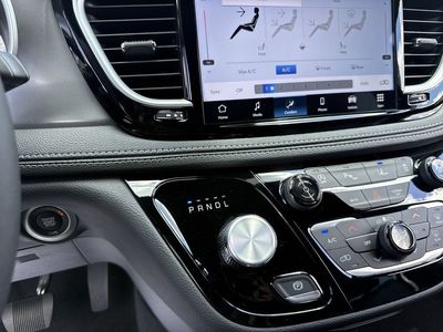 2026 Chrysler Pacifica — photo 18 view