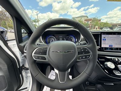 2026 Chrysler Pacifica — photo 13 view