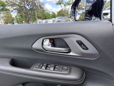 2026 Chrysler Pacifica — photo 12 view