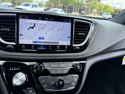2026 Chrysler Pacifica — photo 19 view