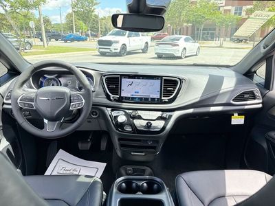 2026 Chrysler Pacifica — photo 24 view