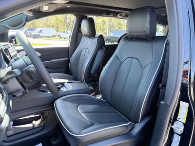 2026 Chrysler Pacifica - Photo 11