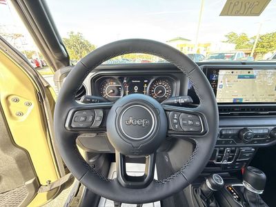 2025 Jeep Gladiator - Photo 14