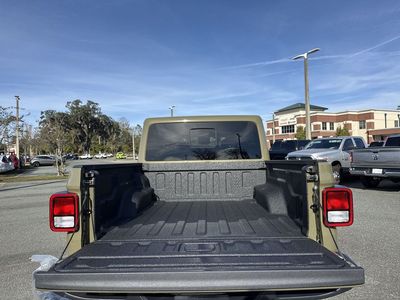 2025 Jeep Gladiator - Photo 31