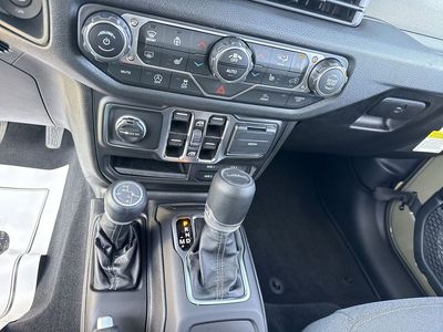 2025 Jeep Gladiator - Photo 20