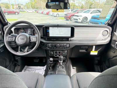 2026 Jeep Gladiator - Photo 25