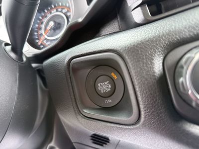 2026 Jeep Gladiator - Photo 18