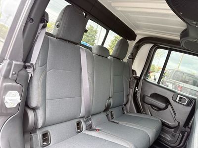 2026 Jeep Gladiator - Photo 24