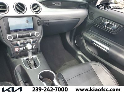 2020 Ford Mustang - Photo 15