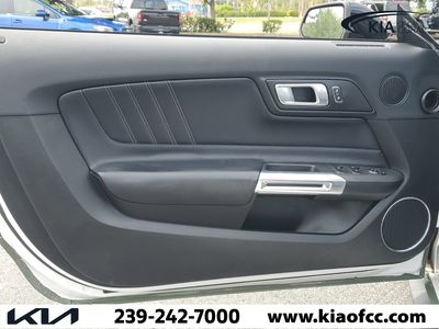 2020 Ford Mustang - Photo 18