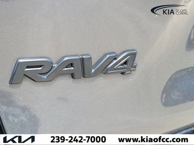 2020 Toyota RAV4 - Photo 10