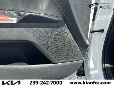 2023 Kia K5 - Photo 21