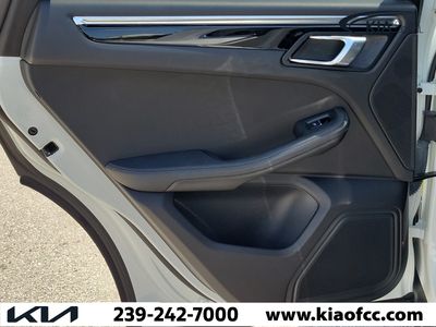 2021 Porsche Macan - Photo 17