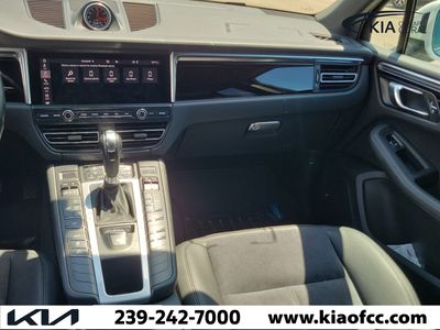2021 Porsche Macan - Photo 21