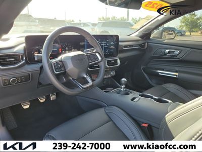 2025 Ford Mustang - Photo 15