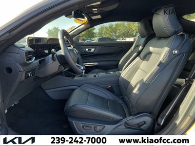 2025 Ford Mustang - Photo 13