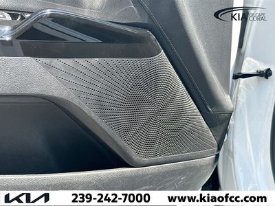 2023 Kia K5 - Photo 22