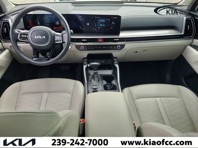 2025 Kia Sorento - Photo 16