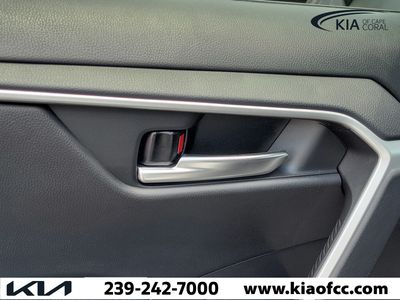 2021 Toyota RAV4 - Photo 18