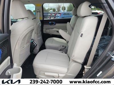 2026 Kia Sorento Hybrid — photo 13 view