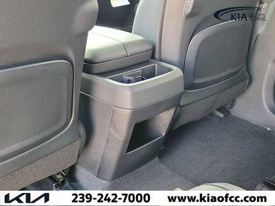 2027 Kia Telluride Hybrid - Photo 14