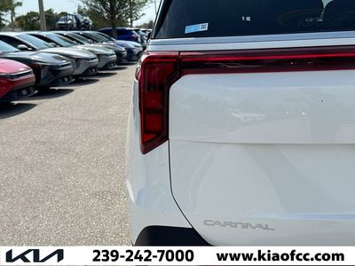 2026 Kia Carnival Hybrid — photo 10 view