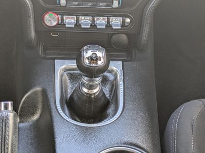 2018 Ford Mustang - Photo 20