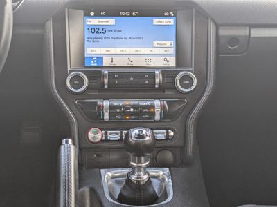 2018 Ford Mustang - Photo 19