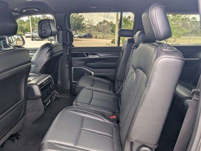 2024 Jeep Wagoneer L - Photo 18