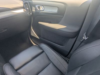 2023 Volvo XC40 - Photo 21
