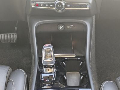 2023 Volvo XC40 - Photo 23