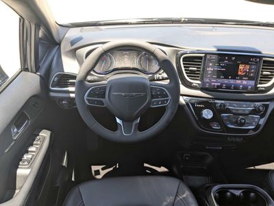 2025 Chrysler Pacifica - Photo 23