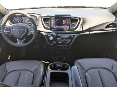 2025 Chrysler Pacifica - Photo 22