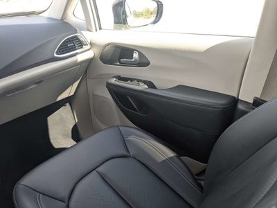 2024 Chrysler Pacifica - Photo 22
