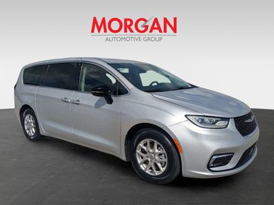 2024 Chrysler Pacifica - Photo 2