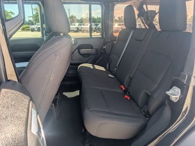 2022 Jeep Wrangler - Photo 19