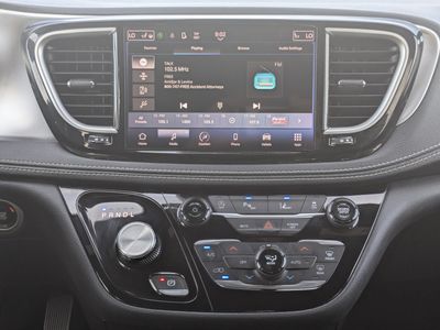 2024 Chrysler Pacifica - Photo 22