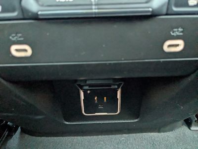 2023 Chevrolet Suburban - Photo 22