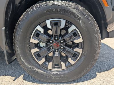 2024 Nissan Frontier - Photo 11