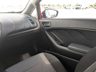 2018 Kia Forte - Photo 19