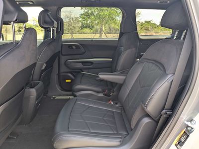 2027 Kia Telluride Hybrid - Photo 19